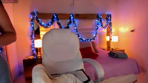 Sienna  online show from 11.25.25