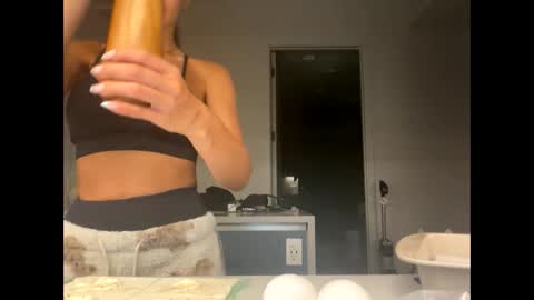 Snapshot of siennaavalee chatting on 05.14.26 siennaavalee online show from 05.14.26