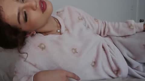 Snapshot of siennasings chatting on 05.30.26 Sienna Sings online show from 05.30.26