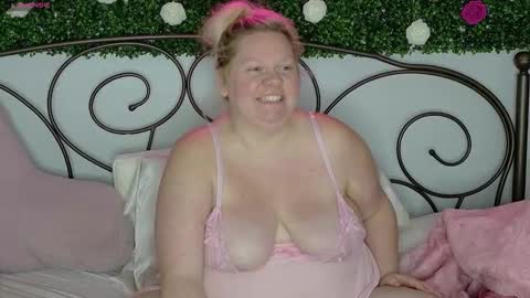 Snapshot of siennaxluxx chatting on 10.03.25 Sienna Luxx online show from 10.03.25