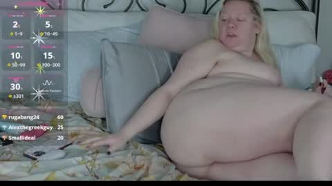 Snapshot of siennaxluxx chatting on 06.19.26 Sienna Luxx online show from 06.19.26