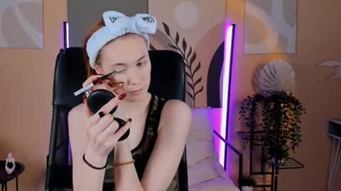 Snapshot of sierraharrper chatting on 12.16.25 SieraHarper online show from 12.16.25