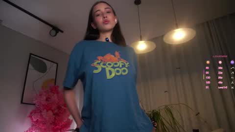 Eva  online show from 11.06.25