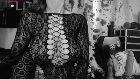 Snapshot of silentmary chatting on 11.25.25 Allmylinkssilentmary666 online show from 11.25.25