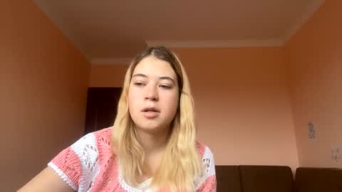 Snapshot of silkmirage chatting on 10.25.25 Jolie online show from 10.25.25