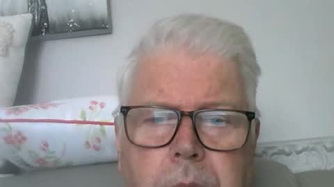 Snapshot of silverfoxpauly chatting on 09.09.25 silverfoxpauly online show from 09.09.25
