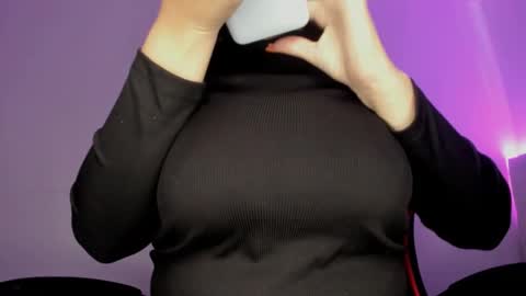 Snapshot of silvia_richiej chatting on 11.12.25 silvia online show from 11.12.25