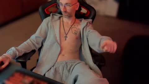 Snapshot of simbell chatting on 11.20.25 simbell online show from 11.20.25