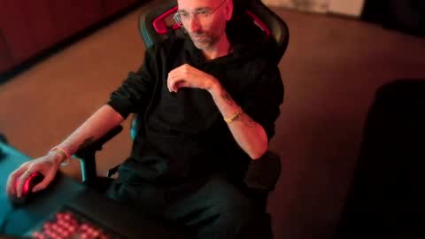 Snapshot of simbell chatting on 03.22.26 simbell online show from 03.22.26