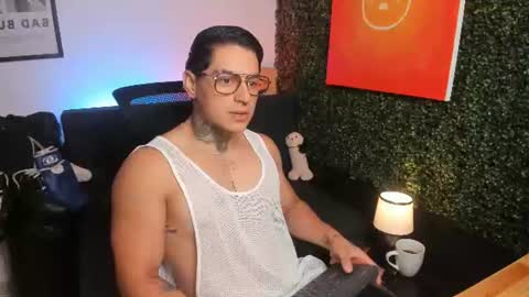 Snapshot of simon_cortes chatting on 06.25.26 Simon Cortes online show from 06.25.26