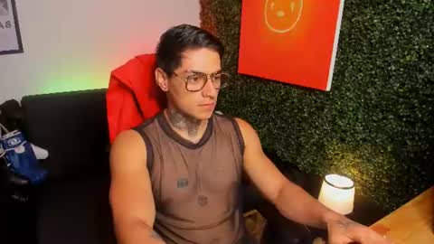 Snapshot of simon_cortes chatting on 07.17.26 Simon Cortes online show from 07.17.26
