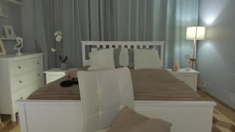 Simona  online show from 01.24.25