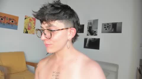 Snapshot of simone_4201 chatting on 01.22.25 Sim. online show from 01.22.25
