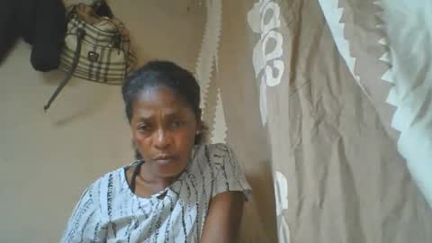 Snapshot of simonettee chatting on 11.02.25 simonettee online show from 11.02.25