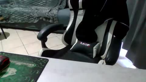 Snapshot of simoninside25 chatting on 10.11.25 simoninside25 online show from 10.11.25