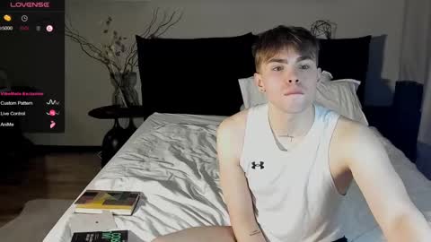 Snapshot of simonwnl chatting on 03.04.25 Simon online show from 03.04.25