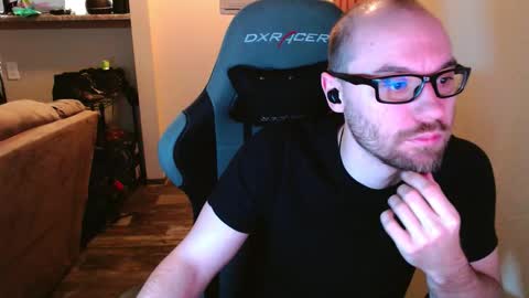 Snapshot of sin_lord chatting on 12.21.25 Husky Dad online show from 12.21.25