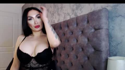 Snapshot of sindydolly chatting on 11.21.25 SindyDolly online show from 11.21.25