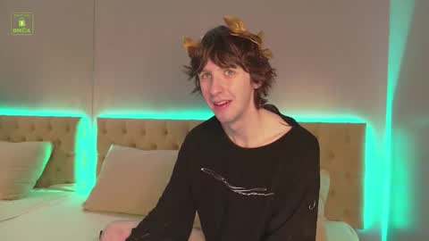 Snapshot of sinkisser chatting on 11.02.25 WARREN online show from 11.02.25