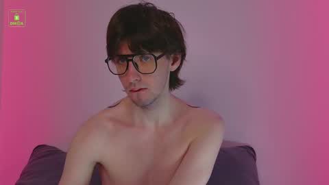 Snapshot of sinkisser chatting on 11.05.25 WARREN online show from 11.05.25