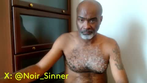 Snapshot of sinnernoir chatting on 05.01.26 My Name Is..............................John online show from 05.01.26