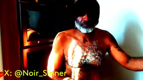 Snapshot of sinnernoir chatting on 05.12.26 My Name Is..............................John online show from 05.12.26
