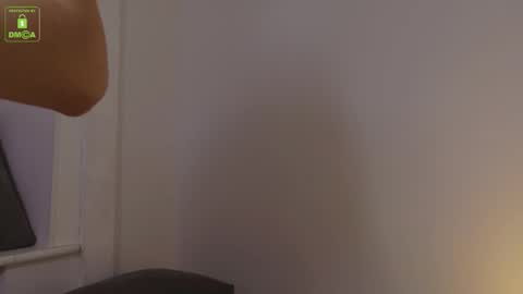 Snapshot of sinntouch chatting on 12.04.25 MARK online show from 12.04.25