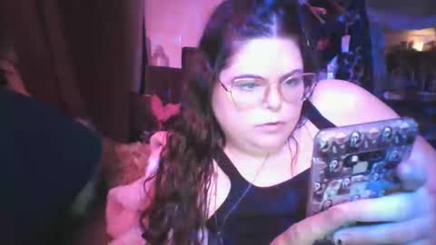 Snapshot of siofra chatting on 02.28.25 Siofra online show from 02.28.25