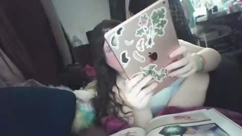 Snapshot of siofra chatting on 03.04.25 Siofra online show from 03.04.25