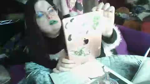 Snapshot of siofra chatting on 03.08.25 Siofra online show from 03.08.25