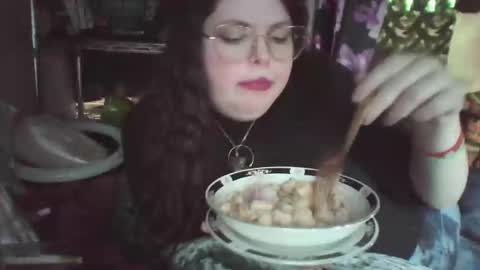 Snapshot of siofra chatting on 03.10.25 Siofra online show from 03.10.25