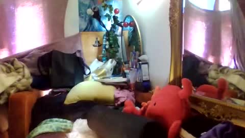 Snapshot of siofra chatting on 09.16.25 Siofra online show from 09.16.25