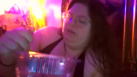 Snapshot of siofra chatting on 09.18.25 Siofra online show from 09.18.25