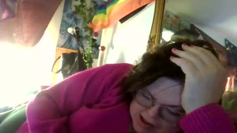 Snapshot of siofra chatting on 09.20.25 Siofra online show from 09.20.25