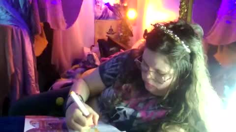 Snapshot of siofra chatting on 09.22.25 Siofra online show from 09.22.25