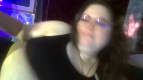 Snapshot of siofra chatting on 10.13.25 Siofra online show from 10.13.25