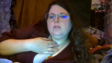 Snapshot of siofra chatting on 10.16.25 Siofra online show from 10.16.25