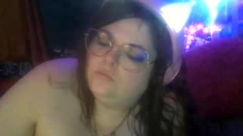 Snapshot of siofra chatting on 10.27.25 Siofra online show from 10.27.25