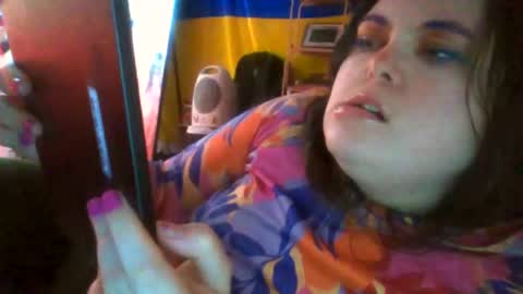 Snapshot of siofra chatting on 10.27.25 Siofra online show from 10.27.25