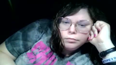 Snapshot of siofra chatting on 10.31.25 Siofra online show from 10.31.25