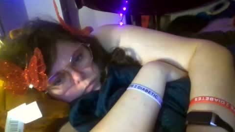 Snapshot of siofra chatting on 11.20.25 Siofra online show from 11.20.25