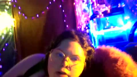 Snapshot of siofra chatting on 12.14.25 Siofra online show from 12.14.25