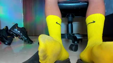 Snapshot of sir_kev66 chatting on 04.22.26 only foot worshipers here online show from 04.22.26