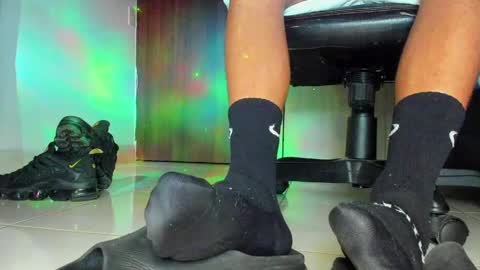 Snapshot of sir_kev66 chatting on 05.09.26 only foot worshipers here online show from 05.09.26