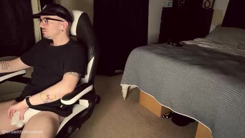 Sir Daddy McQween online show from 02.04.26