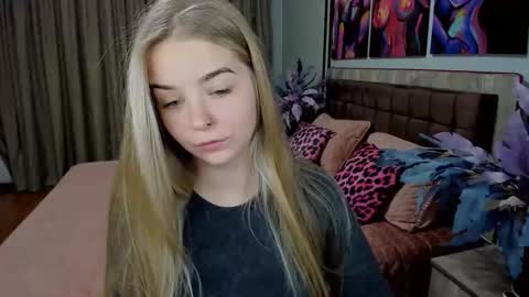 SirenaBloom online show from 10.28.25