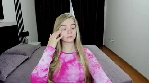 SirenaBloom online show from 11.18.25