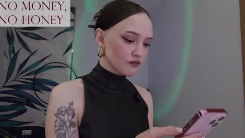 Snapshot of sirenaswhisper chatting on 07.03.26 Goddess Sirena online show from 07.03.26