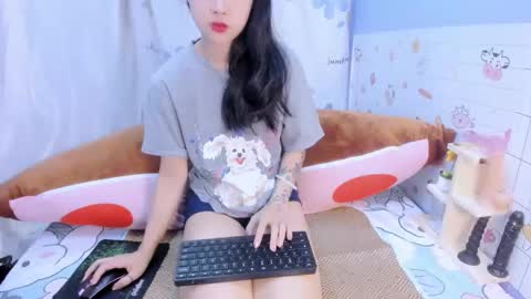 Snapshot of sisi_baby chatting on 10.04.25 julila online show from 10.04.25