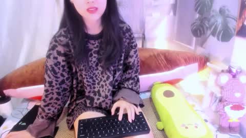 Snapshot of sisi_baby chatting on 11.14.25 julila online show from 11.14.25